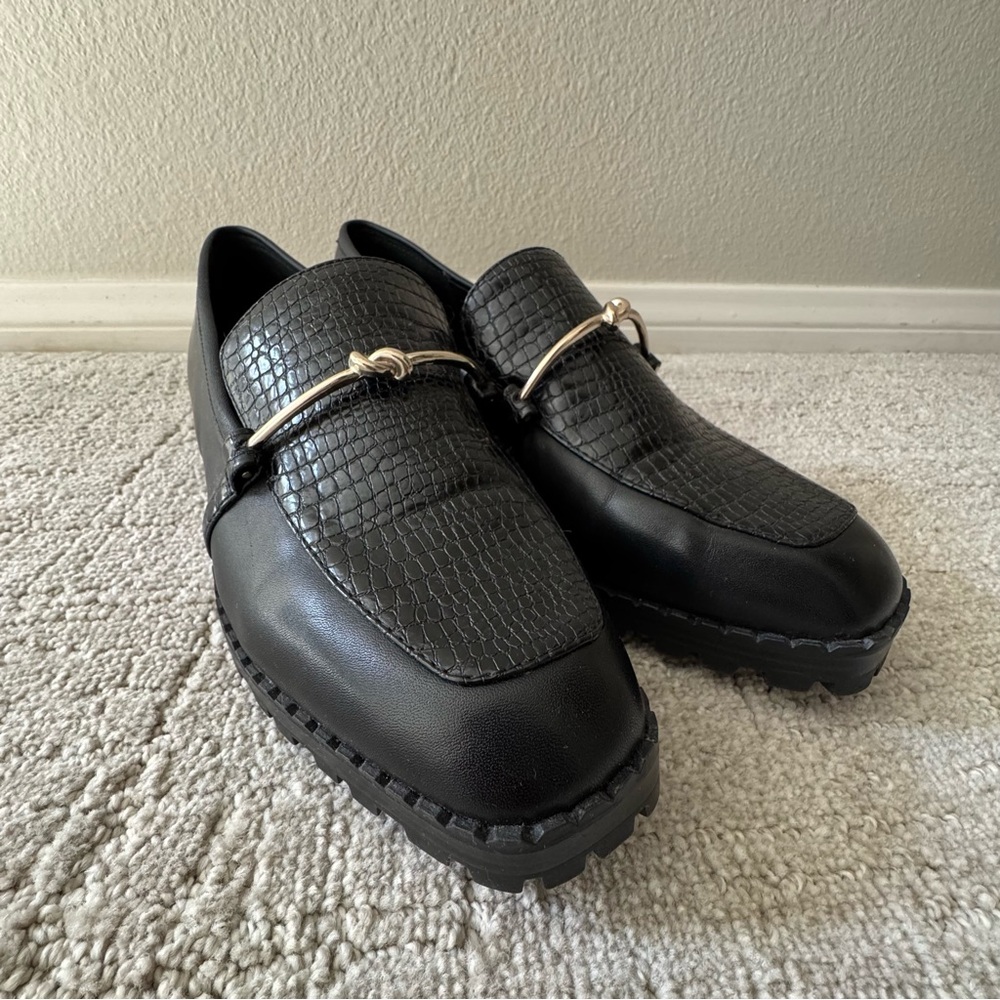 NWOB Vince Camuto Cabnie Loafers Size 9 Black
